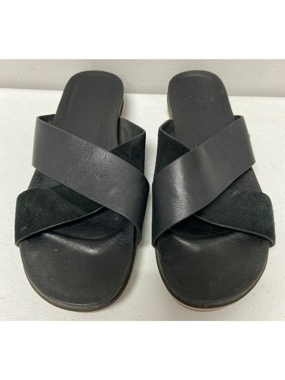 UGG Womens 8/39 Kari Black Leather Cross Cross Strap Slide Sandals